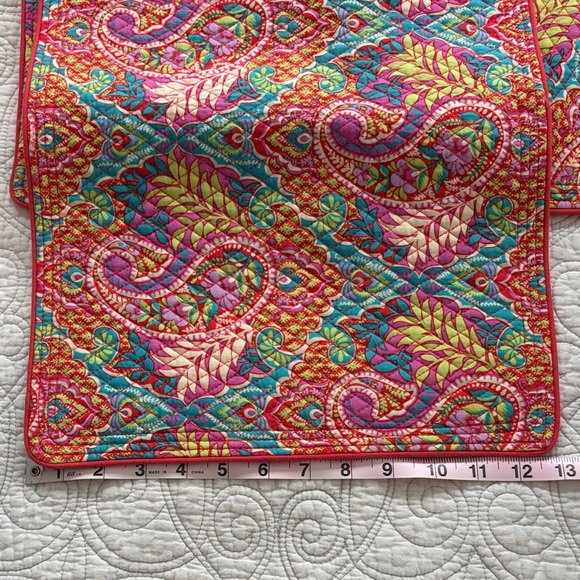Set of 4 Vera Bradley Pink Swirls Paisley Quilted Placemats - Picture 5 of 5